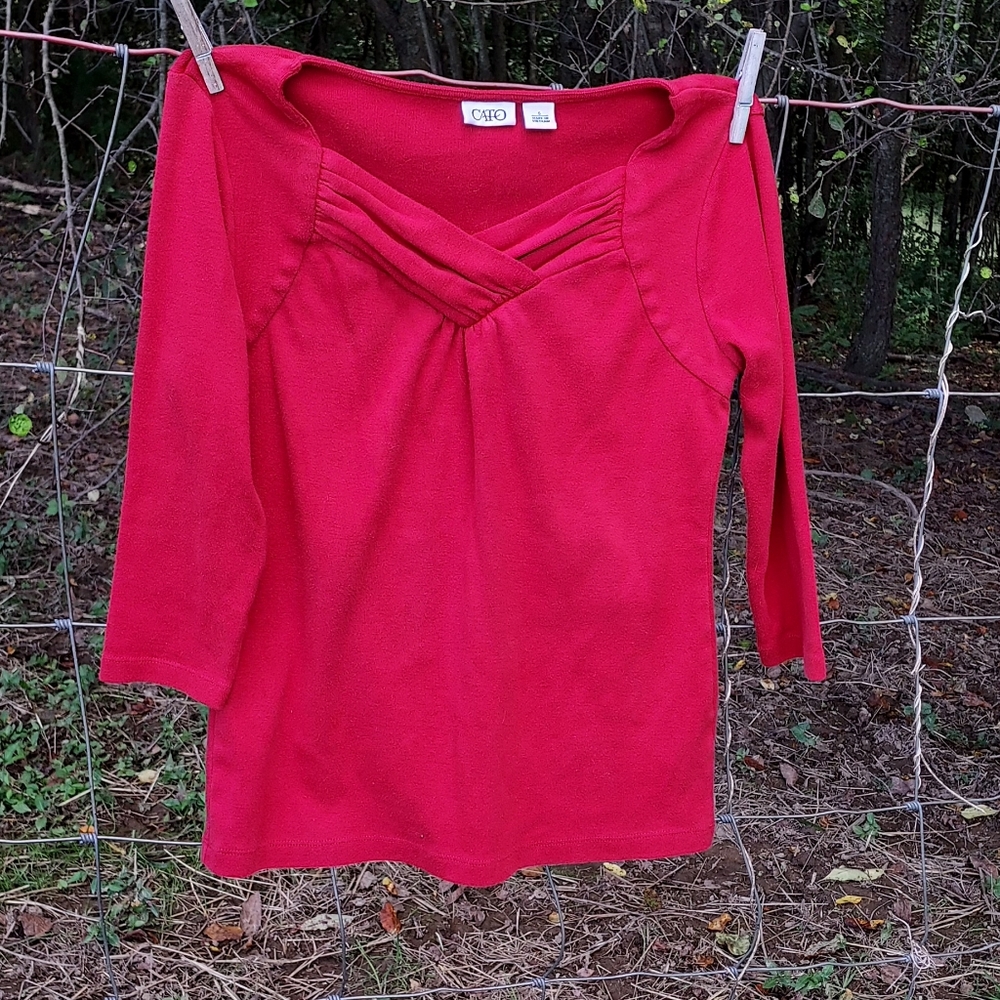 Cato Women's Super Cute Ruched V-neck Top.
